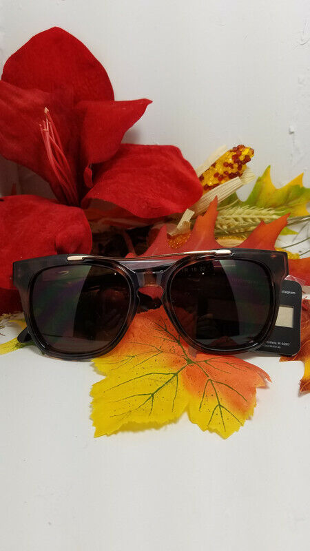 Foster Grant black Plastic Sunglasses
